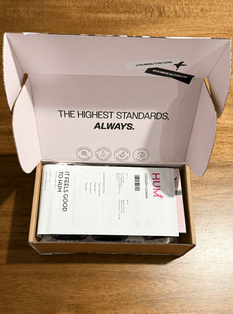 DTC Supplements Unboxing - HUM Nutrition (1)